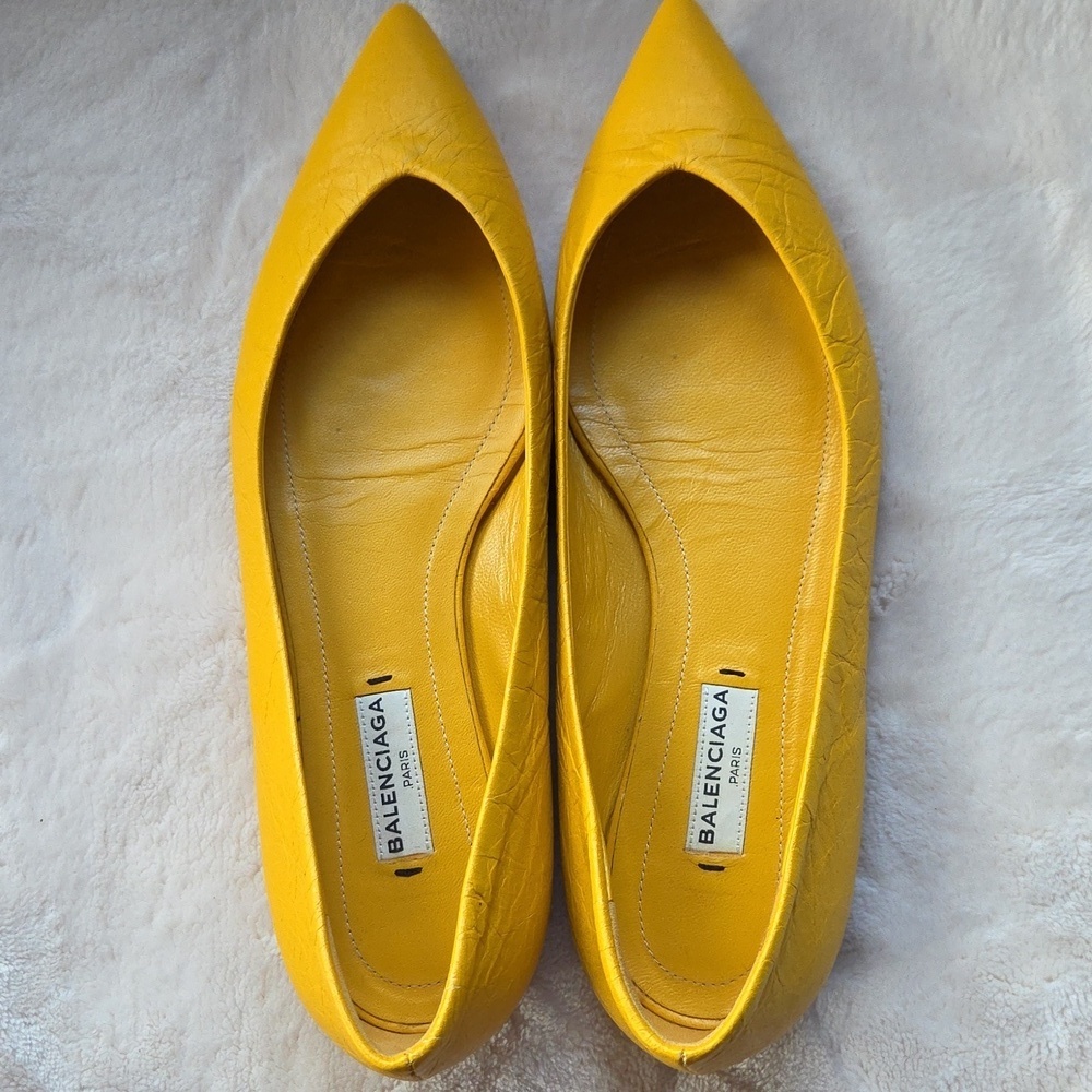 Balenciaga Yellow Pointed Flats‎